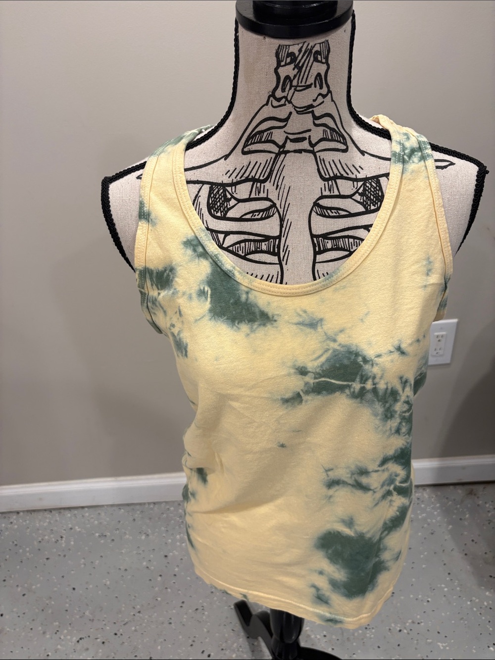 NWOT Paperbacks Yellow & Green Tie-Dye Scoop Tank